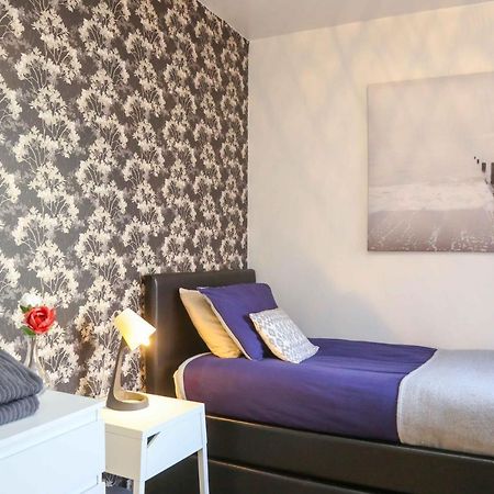Perfect Central City Location - Parking - 3 Beds - 2 Bedrooms Белфаст Экстерьер фото